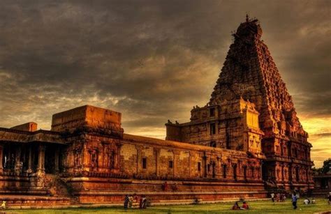 Le Brihadeeswarar Temple, Un Monument Impérial à l'Architecture Dravidienne Sublime !